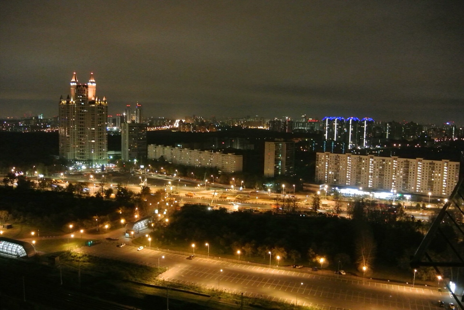 Ночная Москва из окна на Кутузовском проспекте